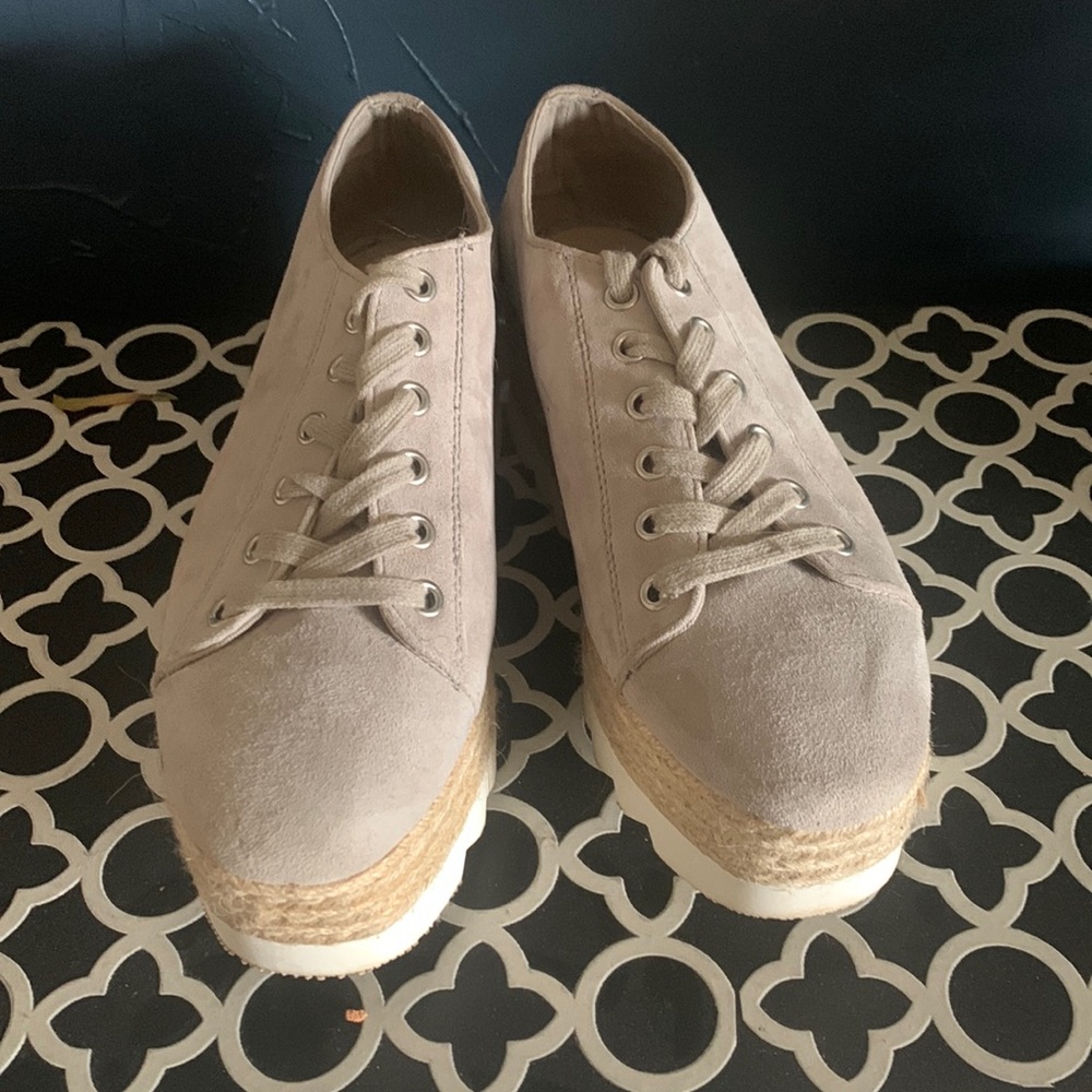 STEVE MADDEN - Karma platform - chunky lace up shoes . Needs new laces 😳